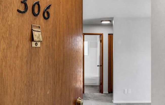 La Premiere Apartments | Prime North Admiral Location