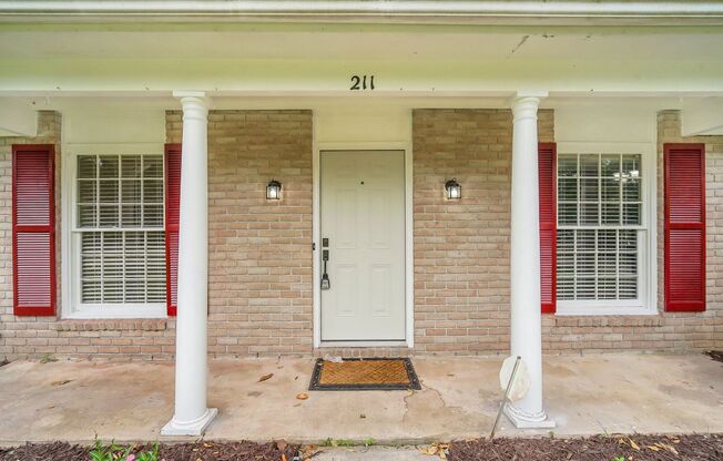 Welcome Home to 211 Elizabeth Street in Hinesville, Georgia!