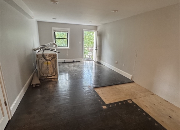 27 Dudley St