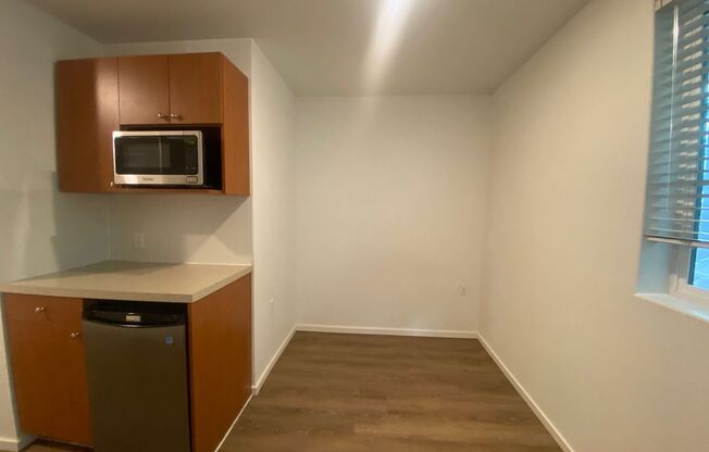Studio, 1 bath, 175 sqft, $1,150, Unit 3211