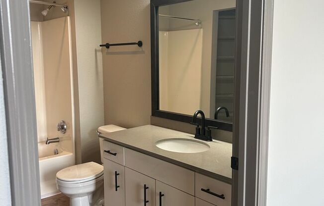 2 beds, 2 baths, 1,080 sqft, $1,780, Unit 606