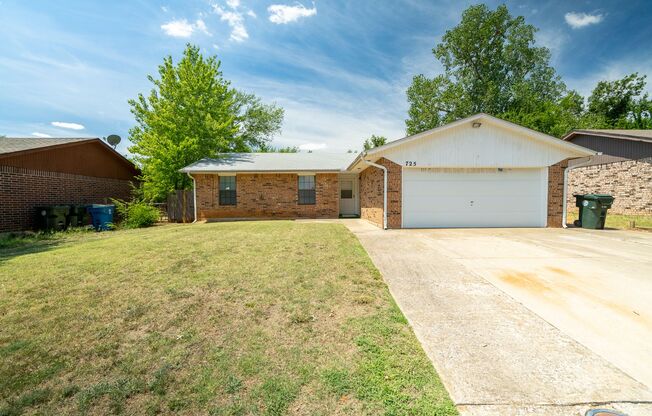 Beautiful 3 Bed 2 Bath Home Near Tinker Air Force Base!