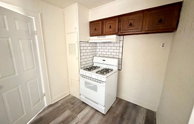 2 beds, 1 bath, $1,250