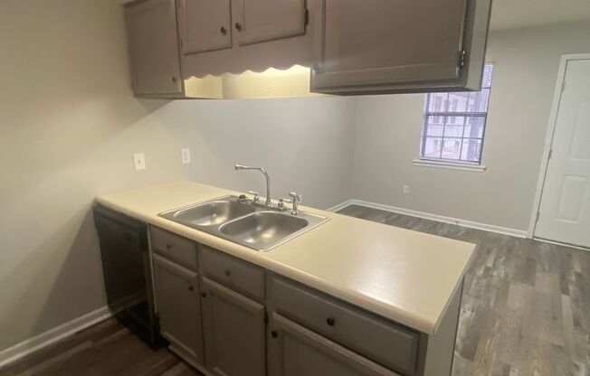 1 bed, 1 bath, 800 sqft, $695, Unit Unit 13