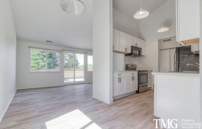 Amazing Open concept Condo in a secluded community! W/S/G Included!!!