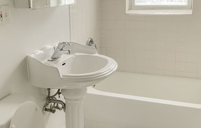 1 bed, 1 bath, 645 sqft, $2,100, Unit 3523-3E