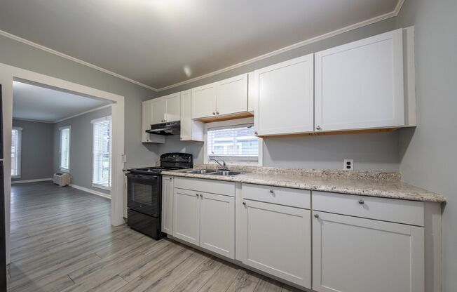 1 bed, 1 bath, 875 sqft, $800, Unit 107 Albany St