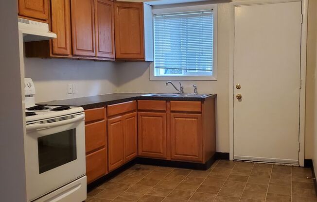 2 beds, 1 bath, $1,200