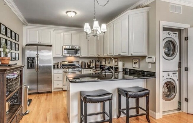 2 beds, 2 baths, 940 sqft, $3,000, Unit 5-2