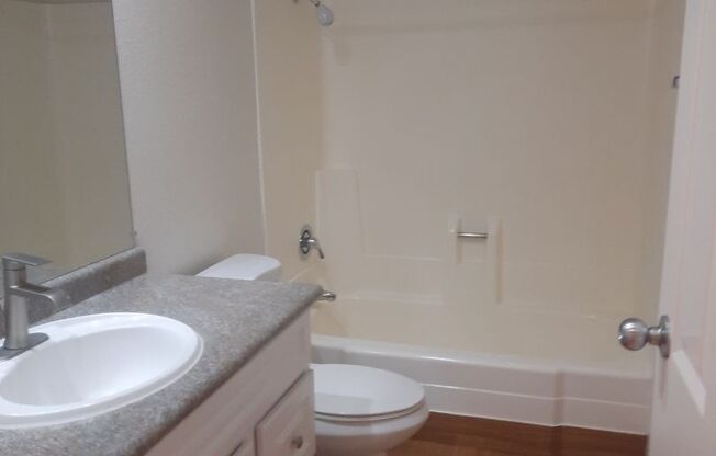 2 beds, 1 bath, 760 sqft, $1,289, Unit 205