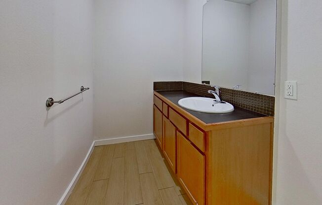 2 beds, 1 bath, 1,292 sqft, $2,049, Unit ELP2202-251A