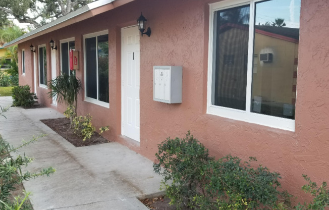 830 SW 28 ST
