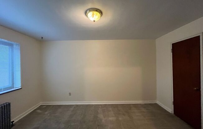 2 beds, 1 bath, 710 sqft, $1,570, Unit 09C