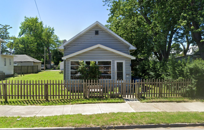 552 WHITE ST