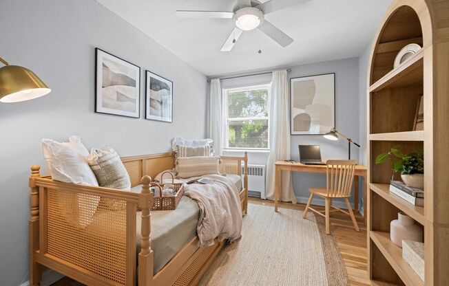 2 beds, 1 bath, 785 sqft, $2,240, Unit B3-3
