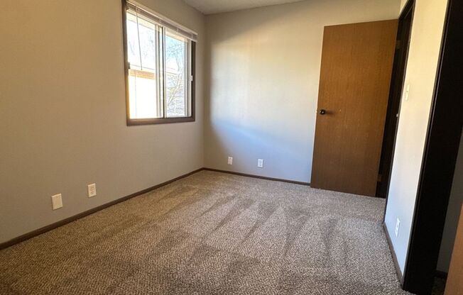 2 beds, 1 bath, 826 sqft, $950, Unit 5