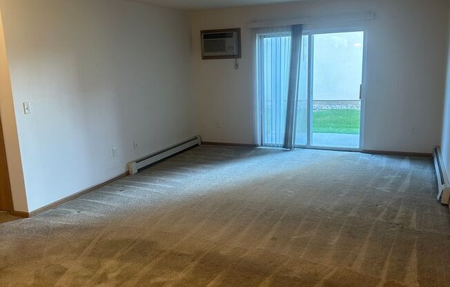 2 beds, 1 bath, 1,000 sqft, $865, Unit 102