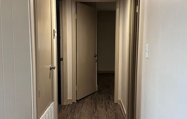 2 beds, 1 bath, 720 sqft, $980, Unit D207