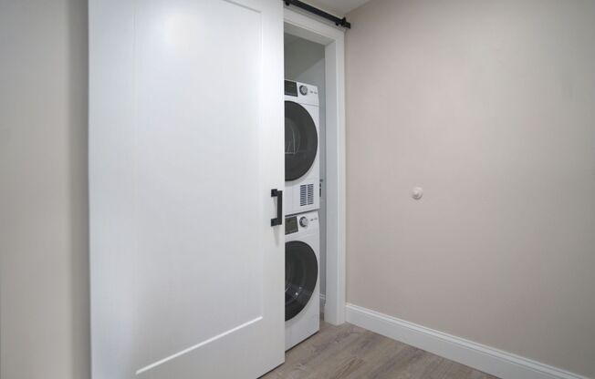 2 beds, 1 bath, 1,050 sqft, $2,700, Unit 22-1