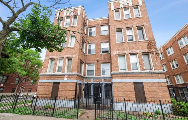 6952 - 6964 S. Clyde Avenue / E. 70th St.
