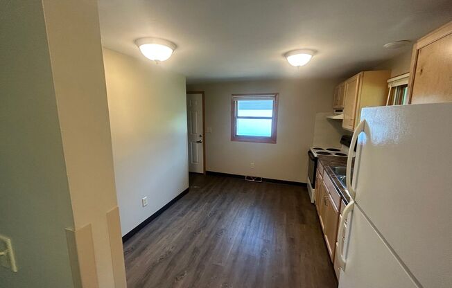 2 beds, 1 bath, 745 sqft, $995