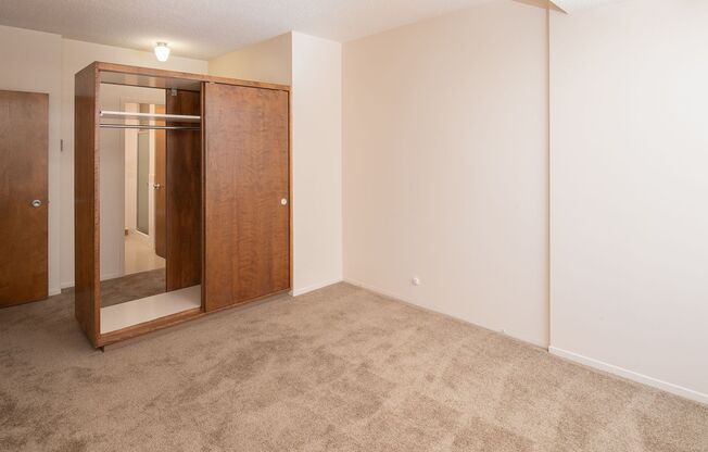 2 beds, 2 baths, 883 sqft, $1,685, Unit 213