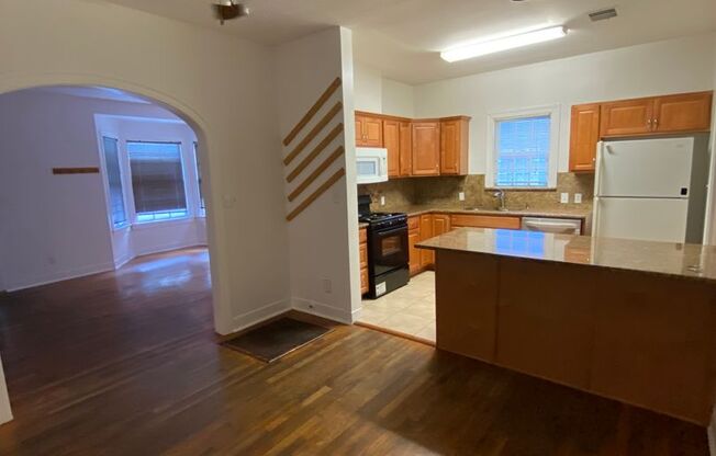 UT PRE-LEASE: Charming home 2 blocks from UT, Wood Floors, Updated kitchen, Walk/Bike to Campus