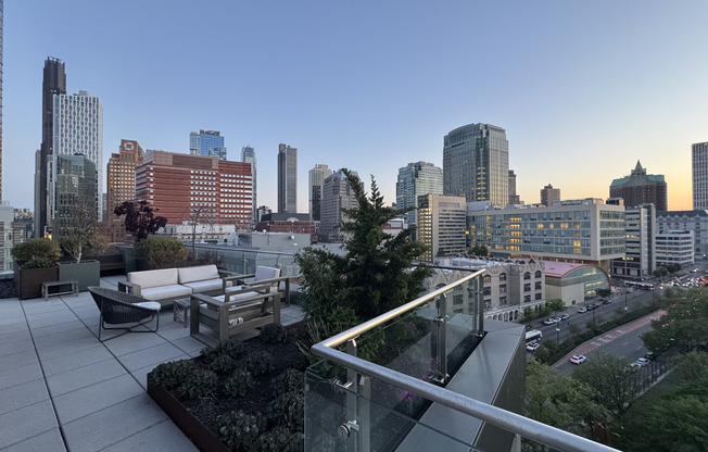 1 bed, 1 bath, $4,100, Unit 8E