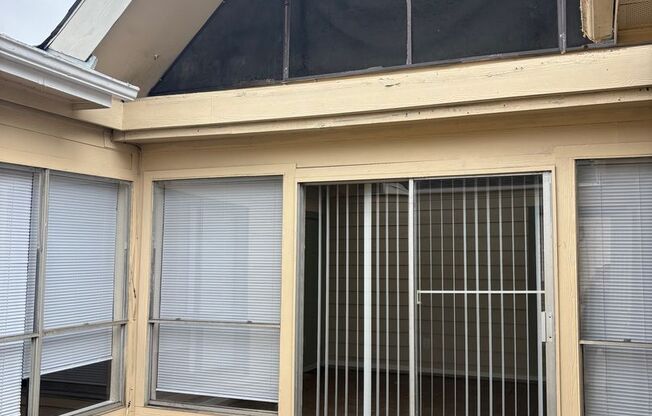 3 beds, 2 baths, 1,200 sqft, $1,905, Unit 3-1636-B