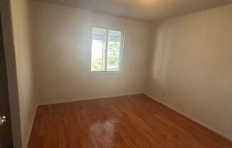 3 beds, 1 bath, $915