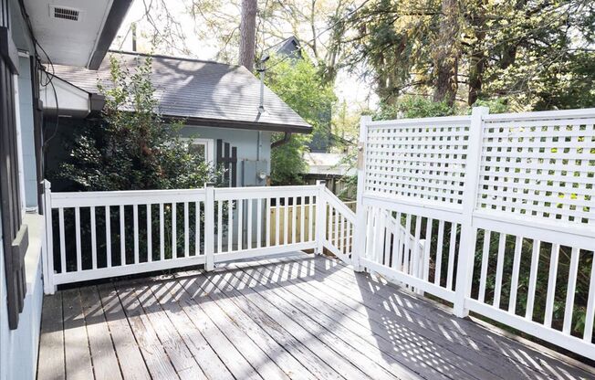 Beautifully Renovated 2/1 in Desirable Grant Park!