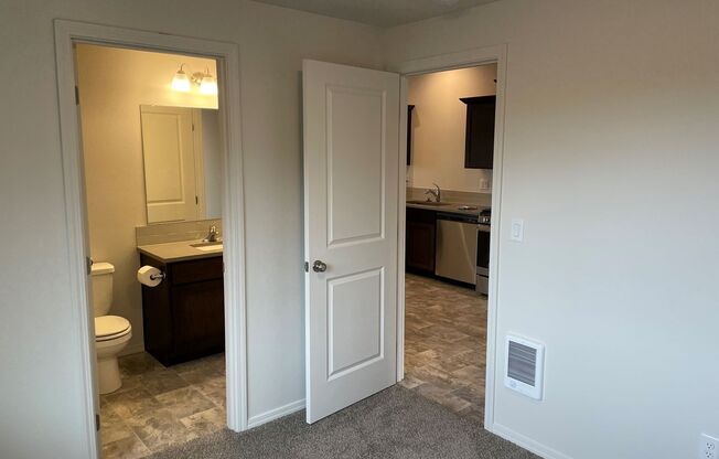 2 beds, 1 bath, 800 sqft, $1,545, Unit 16544 #1