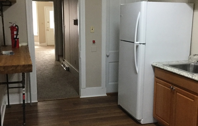 3 Bedroom, 2 1/2  Bathroom half duplex, $1100 mo - Available September