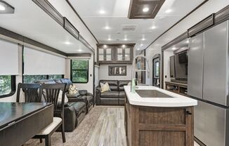 JRZ VACA 305 Linden Dr Ellenton - 5th Wheel