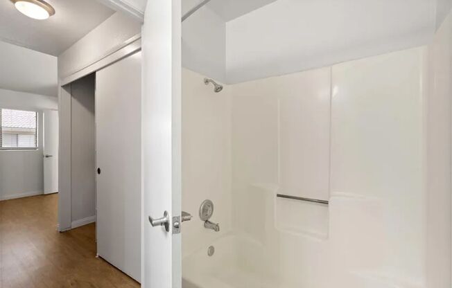 1 bed, 1 bath, 517 sqft, $1,295, Unit 111