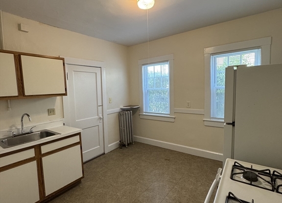 11 CLYDE RD