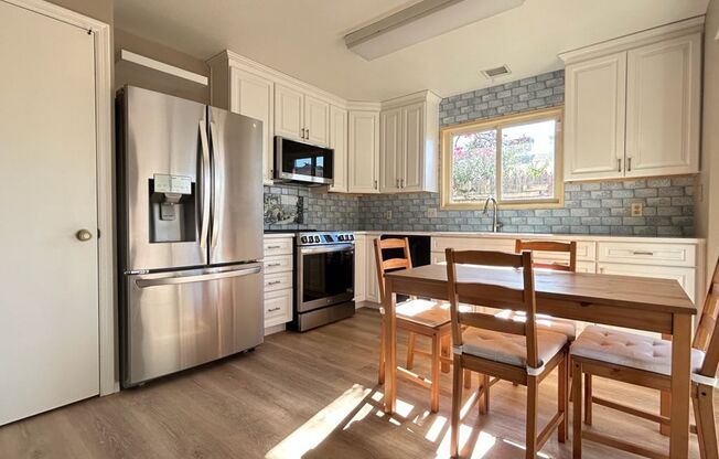 Georgeous 2 Bedroom / 2 Bath