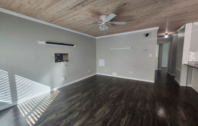 Charming 2 Bedroom, 2 Bath
