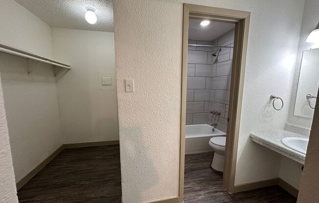 2 beds, 2 baths, 845 sqft, $1,100, Unit 5