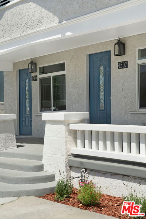 1509 W 50 ST