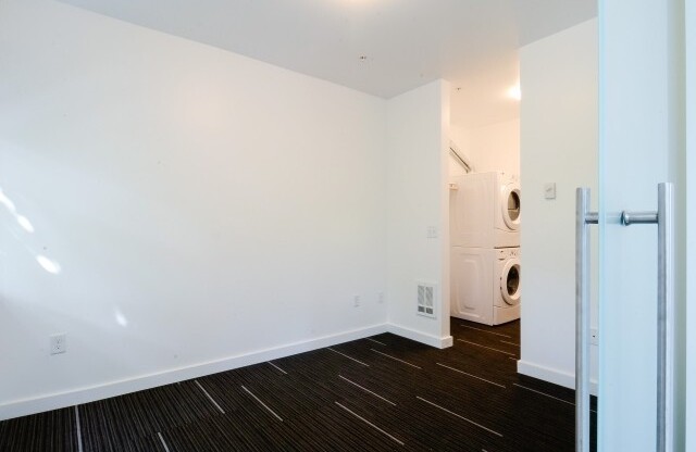 Park Place Apartments | 877 East Park Street