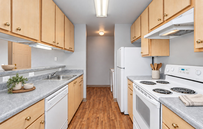 2 beds, 2 baths, $1,495, Unit 32