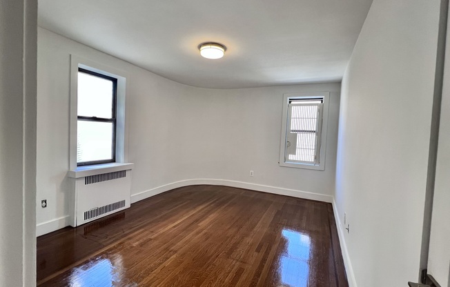 2 beds, 1 bath, $2,605, Unit 5F