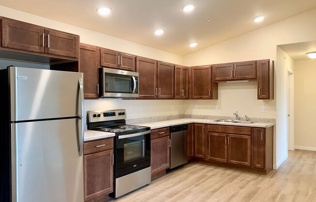 2 beds, 1 bath, 889 sqft, $1,470, Unit HO 131-04