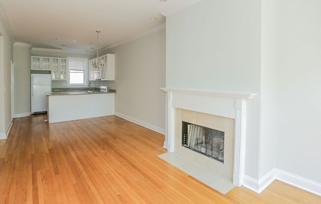 2 beds, 1 bath, 825 sqft, $2,895, Unit 3852-2