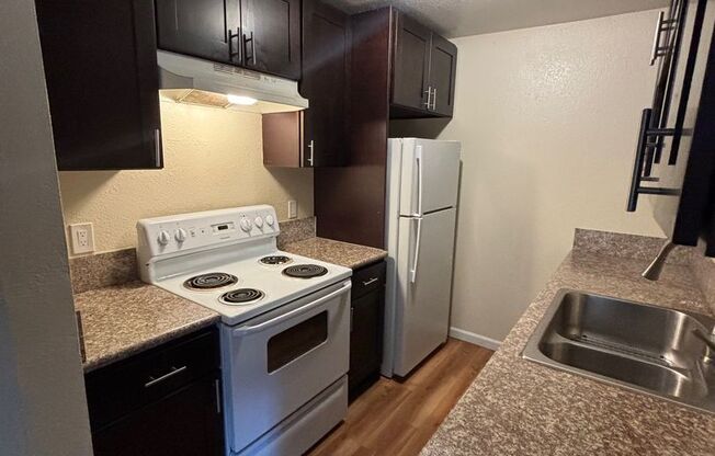 3 beds, 2 baths, 1,050 sqft, $2,700, Unit 2573-11