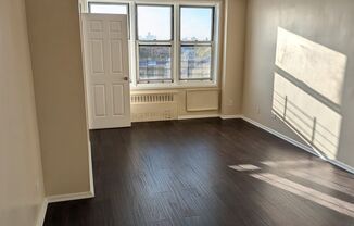 2 beds, 1 bath, $2,600, Unit 7F