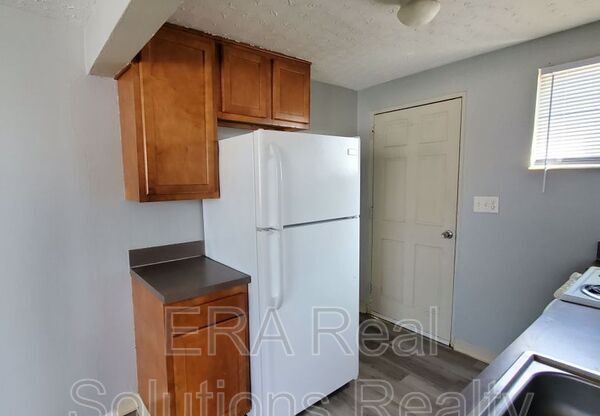 2 beds, 1 bath, 718 sqft, $795