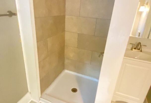 6 beds, 3 baths, 2,832 sqft, $3,500, Unit 2234 Ravine St.