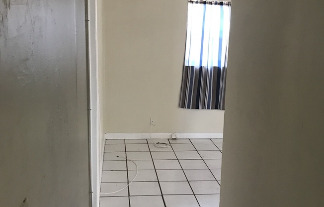 2 beds, 1 bath, $1,683, Unit B